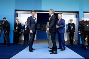 The Hague (Netherlands), 23/06/2025.- Outgoing Dutch Prime Minister Dick Schoof (C-R) and NATO Secretary General Mark Rutte (C-L) prepare to tour the World Forum ahead of the NATO summit, in The Hague, the Netherlands, 23 June 2025. The Netherlands will host the NATO Summit at the World Forum in The Hague on 24 and 25 June, the first such summit to be held in the country. (Países Bajos; Holanda, La Haya) EFE/EPA/ROBIN VAN LONKHUIJSEN