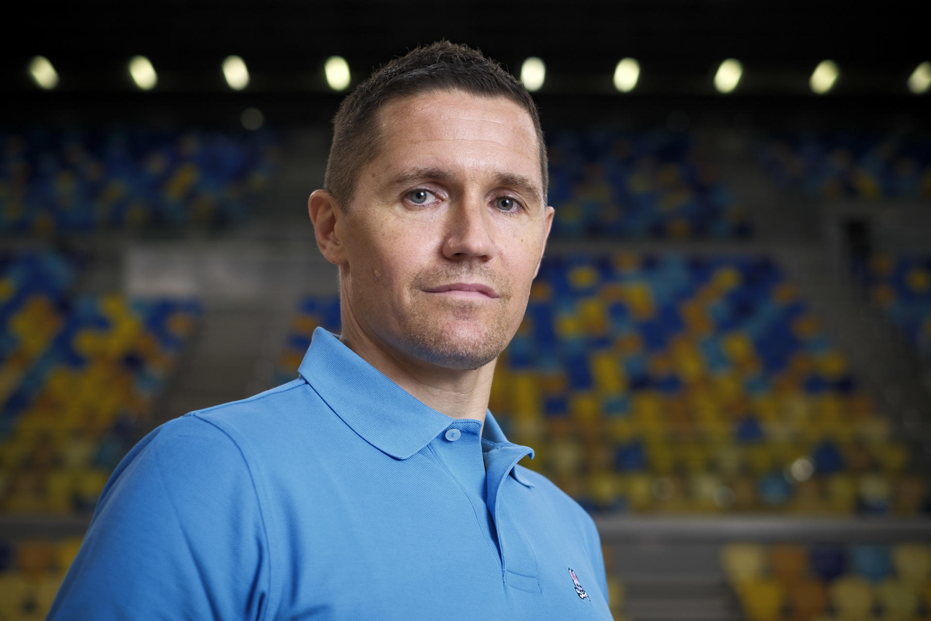 Tras alcanzar la final de Eurocopa, las semifinales de la Copa del Rey y luchar en los cuartos de final de Liga Endesa, el entrenador del Dreamland Gran Canaria, Jaka Lakovic, se declara "muy satisfecho" por la campaña 2024/2025 y recuerda que para ganar trofeos o sellar objetivos tienesque crear las oportunidades, y lo hemos hecho". En la imagen, Jaka Lakovic durante su entrevista con EFE. EFE/Ángel Medina G.