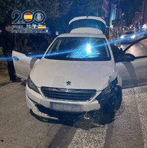 Los dos ocupantes de un turismo, ambos de 35 años, han sido detenidos en Benidorm con más de 7.200 comprimidos de éxtasis, con un peso cercano al kilo y medio, tras saltarse un control de la Policía Nacional, huir a gran velocidad y chocar contra una señal de tráfico durante la persecución. EFE/ Policía Nacional /  ***SOLO USO EDITORIAL/SOLO DISPONIBLE PARA ILUSTRAR LA NOTICIA QUE ACOMPAÑA (CRÉDITO OBLIGATORIO)***