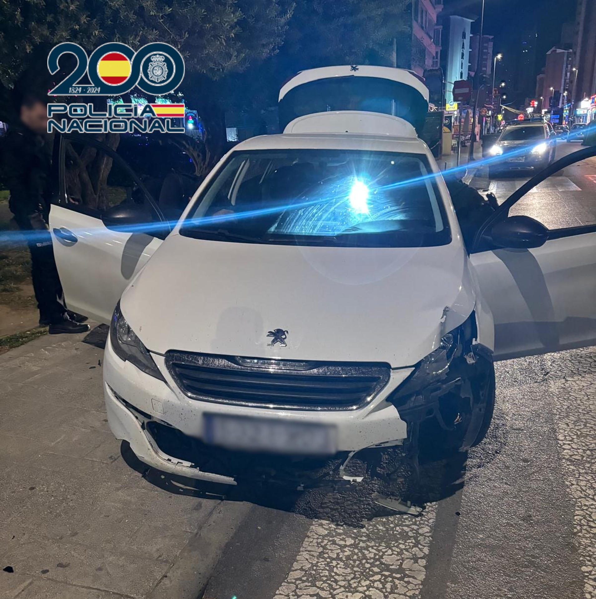 Los dos ocupantes de un turismo, ambos de 35 años, han sido detenidos en Benidorm con más de 7.200 comprimidos de éxtasis, con un peso cercano al kilo y medio, tras saltarse un control de la Policía Nacional, huir a gran velocidad y chocar contra una señal de tráfico durante la persecución. EFE/ Policía Nacional /  ***SOLO USO EDITORIAL/SOLO DISPONIBLE PARA ILUSTRAR LA NOTICIA QUE ACOMPAÑA (CRÉDITO OBLIGATORIO)***