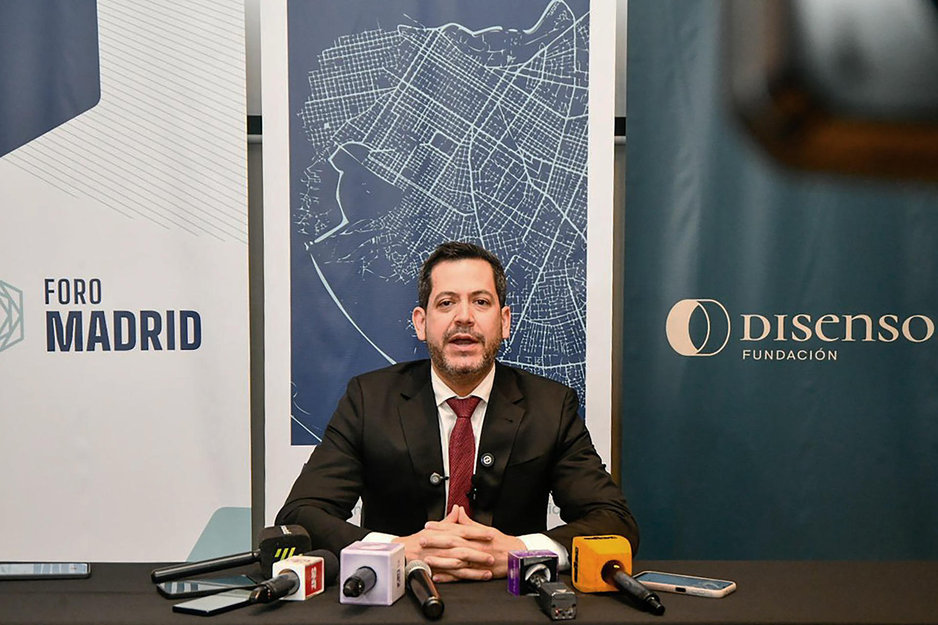 El presidente de la Cámara de Diputados de Paraguay, Raúl Latorre, habla en una rueda de prensa este viernes, en Asunción (Paraguay). EFE/ Cámara de Diputados de Paraguay