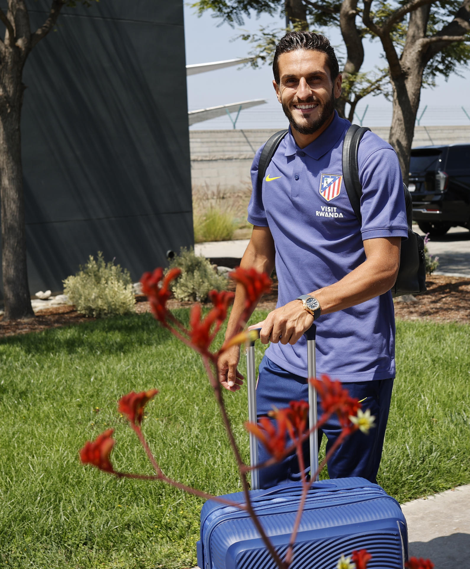 El jugador del Atlético de Madrid Koke Resurrección, a su llegada a Los Ángeles (Estados Unidos), donde el equipo tendrá su base durante la fase de grupos del Mundial de Clubes de la FIFA y debutará ante el Paris Saint-Germain, flamante campeón de Europa. EFE/Atlético de Madrid // SOLO USO EDITORIAL/SOLO DISPONIBLE PARA ILUSTRAR LA NOTICIA QUE ACOMPAÑA (CRÉDITO OBLIGATORIO)
