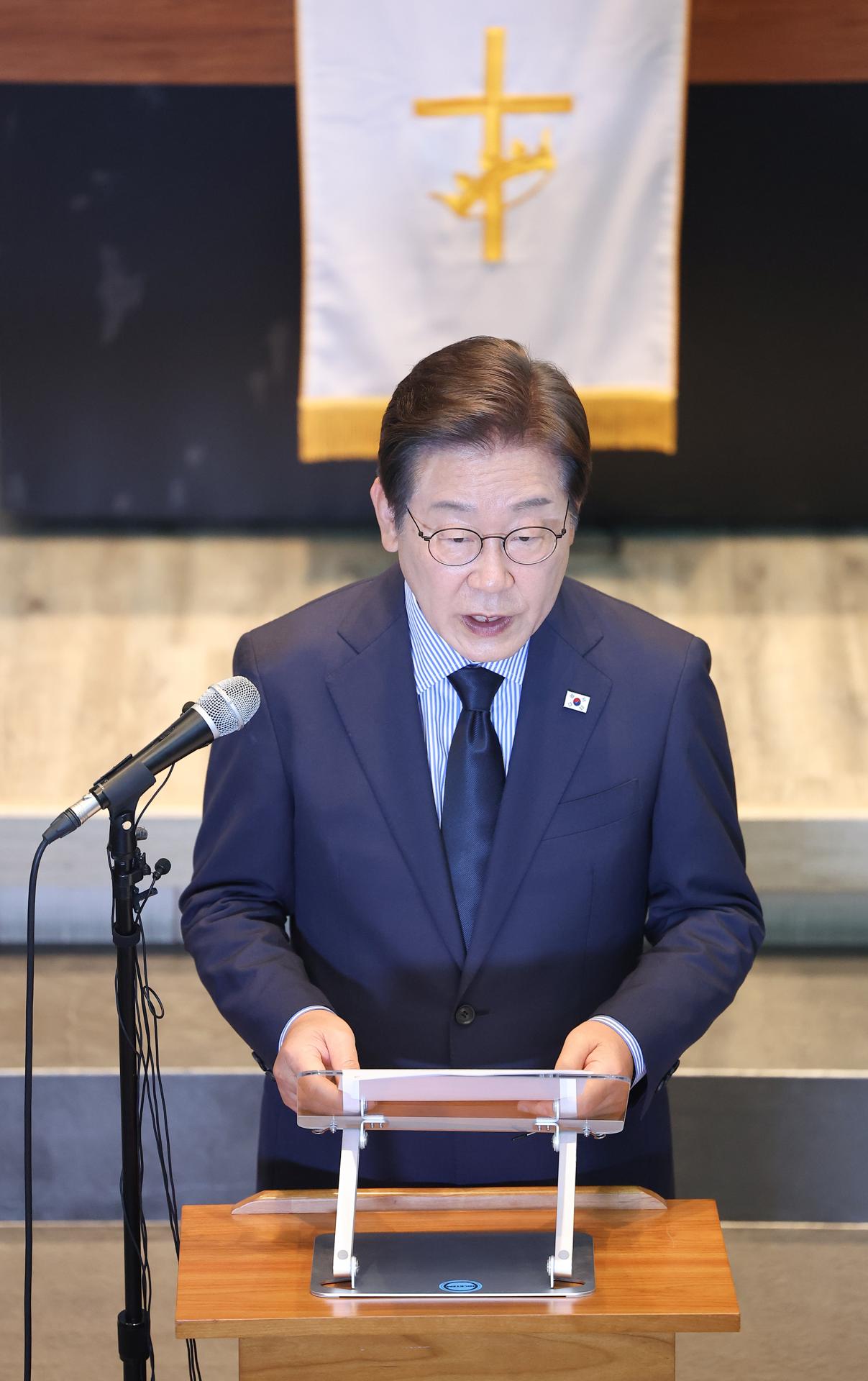 Lee Jae-myung, el candidato del Partido Demócrata liberal, asiste a una conferencia de prensa en una iglesia en Seongnam, Corea del Sur, el 2 de junio de 2025, para apelar al público en busca de apoyo en la víspera de las elecciones presidenciales. (Elecciones, Corea del Sur) 
EFE/EPA/YONHAP SOUTH KOREA OUT
 
//////////
 
Seongnam (Korea, Republic Of), 02/06/2025.- Lee Jae-myung, the candidate of the liberal Democratic Party, attends a press conference at a church in Seongnam, South Korea, 02 June 2025, to appeal to the public for support on the eve of the presidential election. (Elecciones, Corea del Sur) EFE/EPA/YONHAP SOUTH KOREA OUT