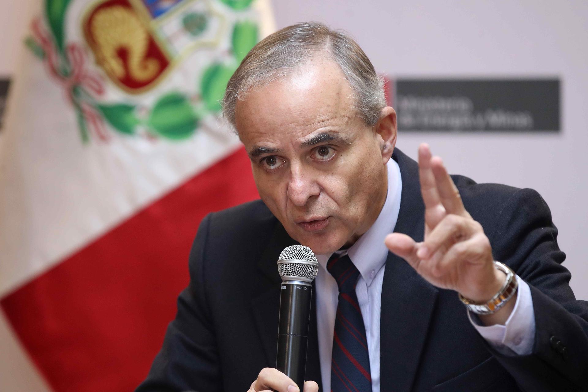Fotografía de archivo del ministro de Energía y Minas de Perú, Jorge Luis Montero. EFE/Paolo Aguilar