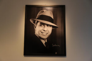 Fotografía de un retrato del cantante Carlos Gardel en el Museo de Historia del Arte (Muhar) de Montevideo (Uruguay). EFE/ ARCHIVO/Alejandro Prieto