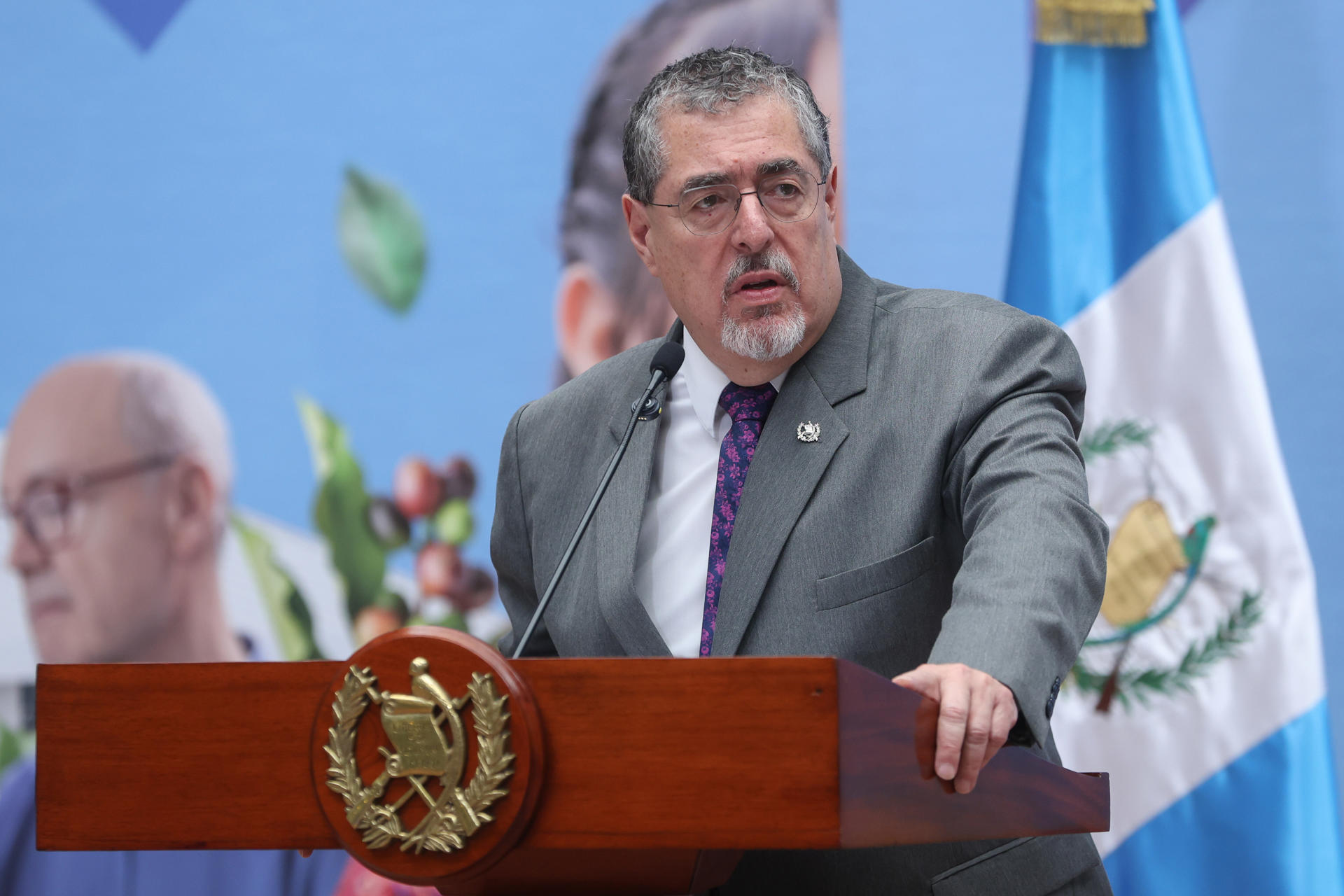 El presidente Bernardo Arévalo de León habla en una rueda de prensa este 2 de junio de 2025, en Ciudad de Guatemala. EFE/ Mariano Macz