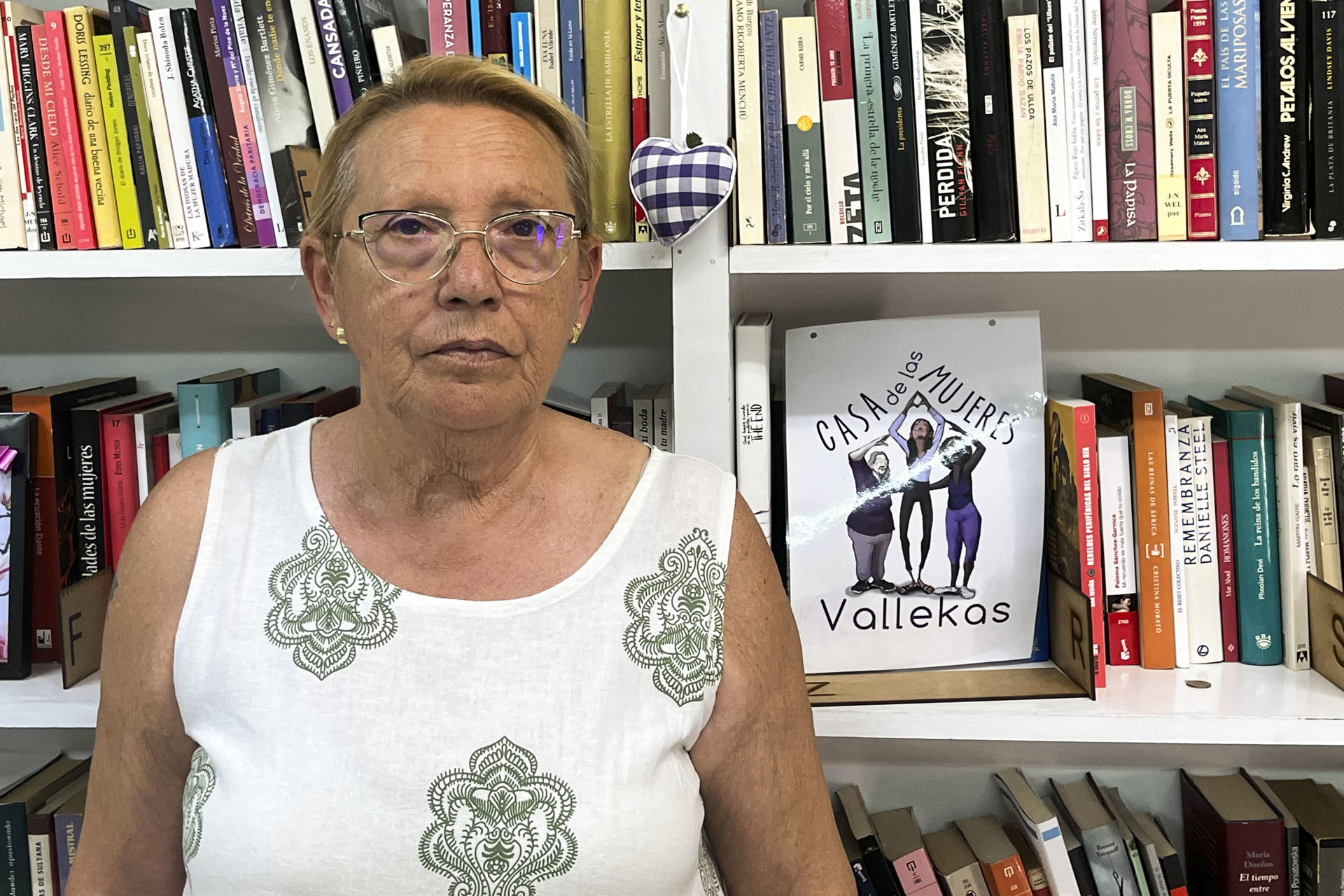 Carmen Díaz, presidenta de la Casa de las Mujeres de Vallekas, habla para la agencia EFE de la casa de acogida de la Comunidad de Madrid investigada por la Fiscalía. EFE/José Antonio González