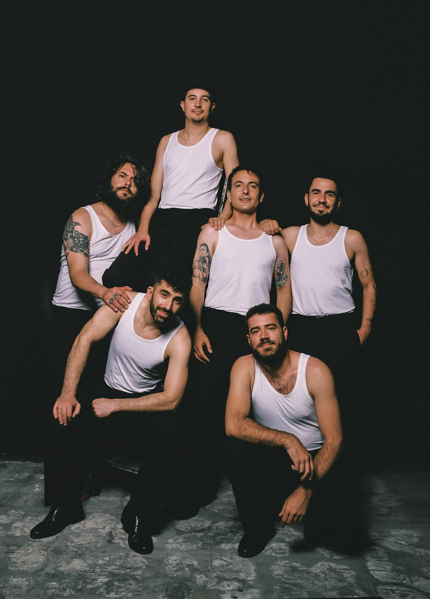 El grupo burgalés La M.O.D.A. regresa tras un parón de año y medio con un nuevo disco bajo el brazo más alegre y enérgico pero que no pierde su toque nostálgico, como explica el vocalista y guitarrista, David Ruiz, en una entrevista con la Agencia EFE en la que avisa de que habrá canciones más rockeras para cantarlas a pleno pulmón. EFE/Universal Music Spain / SOLO USO EDITORIAL/SOLO DISPONIBLE PARA ILUSTRAR LA NOTICIA QUE ACOMPAÑA (CRÉDITO OBLIGATORIO)