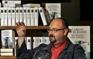 El escritor Carlos Ruiz Zafón en Barcelona (2008). EFE/Archivo/Alberto Estévez