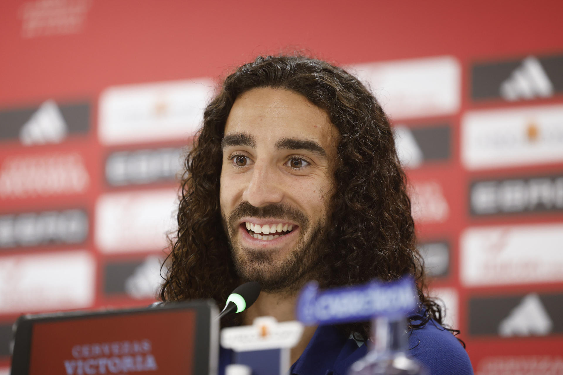 El jugador de la selección española de fútbol, Marc Cucurella durante la rueda de prensa ofrecida este martes en la Ciudad del Fútbol de Las Rozas. EFE/ Juan Carlos Hidalgo