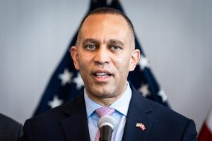 El líder de la minoría demócrata de la Cámara Baja estadounidense, Hakeem Jeffries. EFE/Emil Nicolai