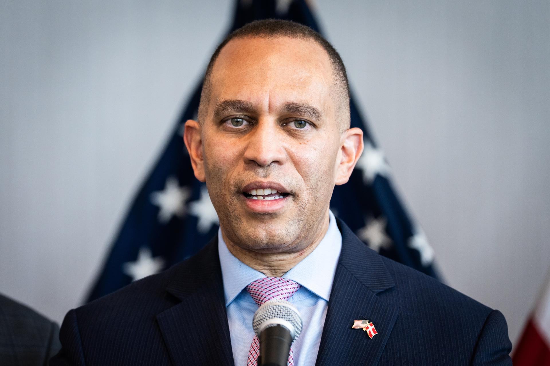 El líder de la minoría demócrata de la Cámara Baja estadounidense, Hakeem Jeffries. EFE/Emil Nicolai