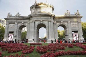 Imagen de archivo de la Puerta de Alcalá, en Madrid. EFE / J. P. Gandul.