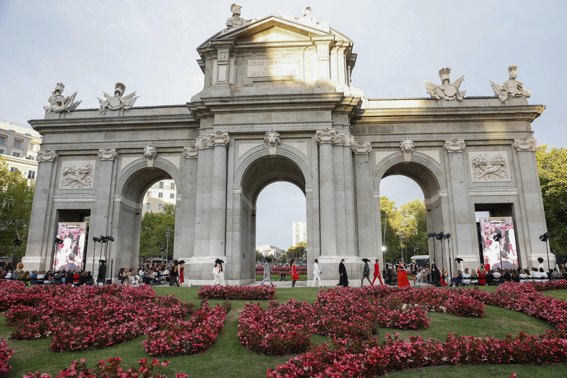 Imagen de archivo de la Puerta de Alcalá, en Madrid. EFE / J. P. Gandul.
