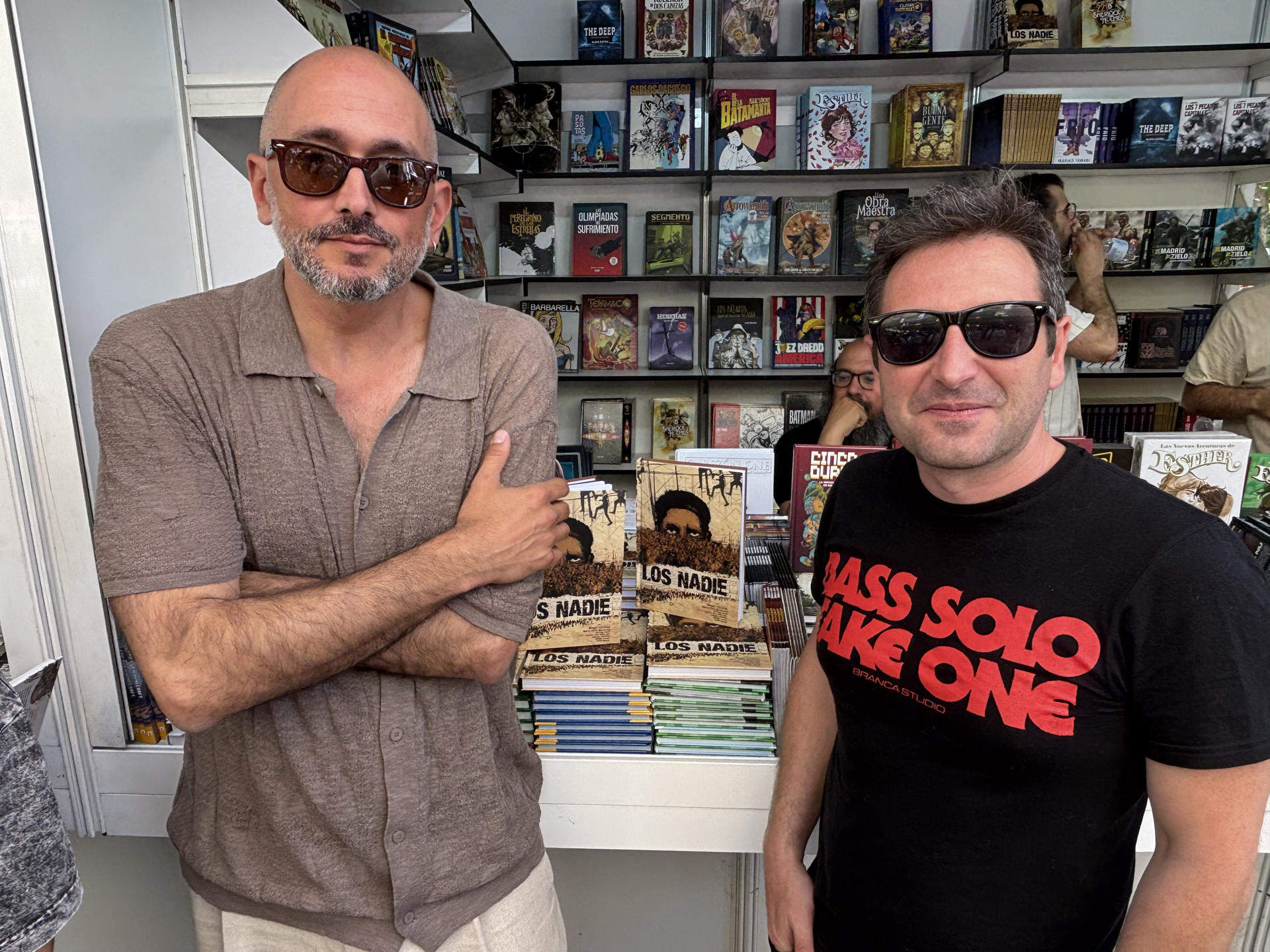 Los  autores de 'Los Nadie' , Sergio Illescas -izqui- y  Mario-Paul Martínez -drch. EFE
