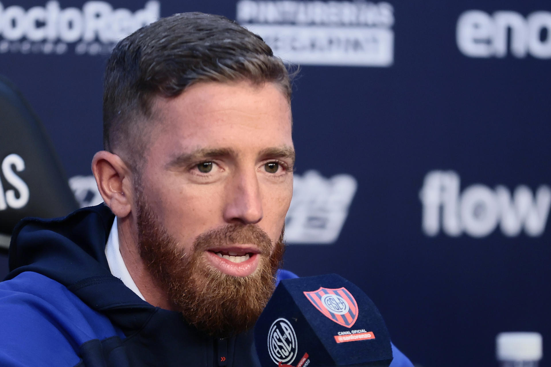 El español Iker Muniain habló este viernes en Buenos Airs sobre su futuro a partir de su desvinculación del San Lorenzo argentino. EFE/ Adán González