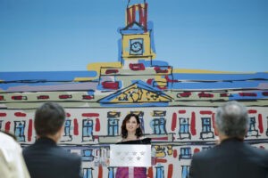 La presidenta de la Comunidad de Madrid, Isabel Díaz Ayuso, durante su intervención en el acto institucional por el 40 aniversario de la Real Casa de Correos. EFE/Daniel González