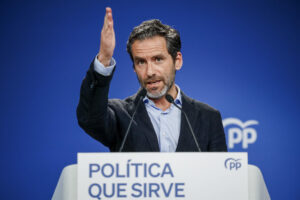 El portavoz nacional del PP, Borja Sémper, durante la rueda de prensa posterior a la reunión del Comité de Dirección del PP, este lunes en Madrid.-EFE/ Daniel González