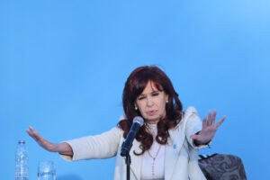 Fotografía de archivo de la expresidenta de Argentina Cristina Fernández de Kirchner. EFE/Luciano González