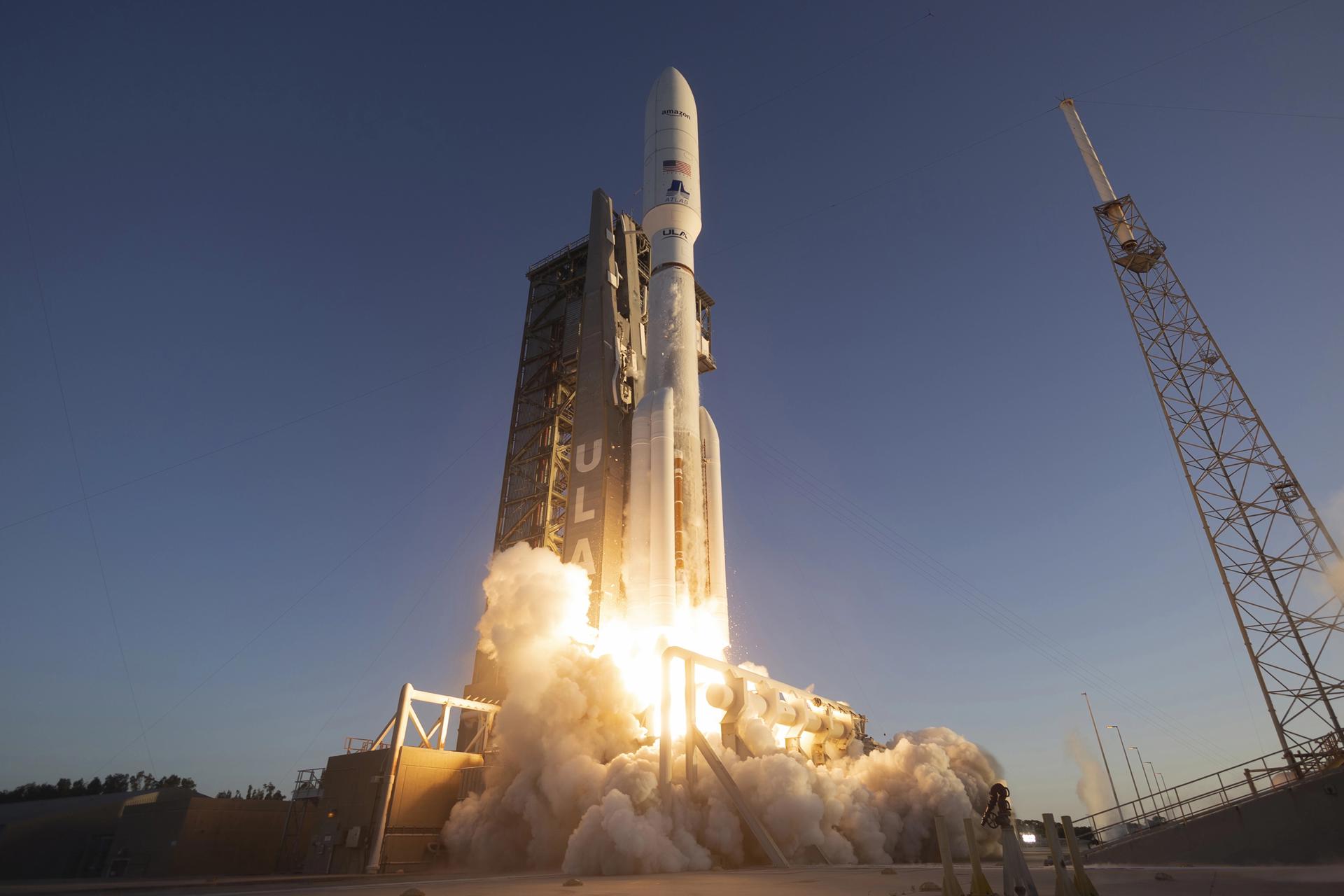 Fotografía cedida por United Launch Alliance (ULA) donde se muestra el cohete Atlas V despegando este lunes, del Complejo de Lanzamiento Espacial 41 de la Estación de la Fuerza Espacial de Cabo Cañaveral, en Florida (Estados Unidos). EFE/ United Launch Alliance (ULA)