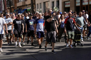 Imagen de trabajadores del metal de Cádiz acompañados de sus familias en una concentración. EFE/Román Ríos.