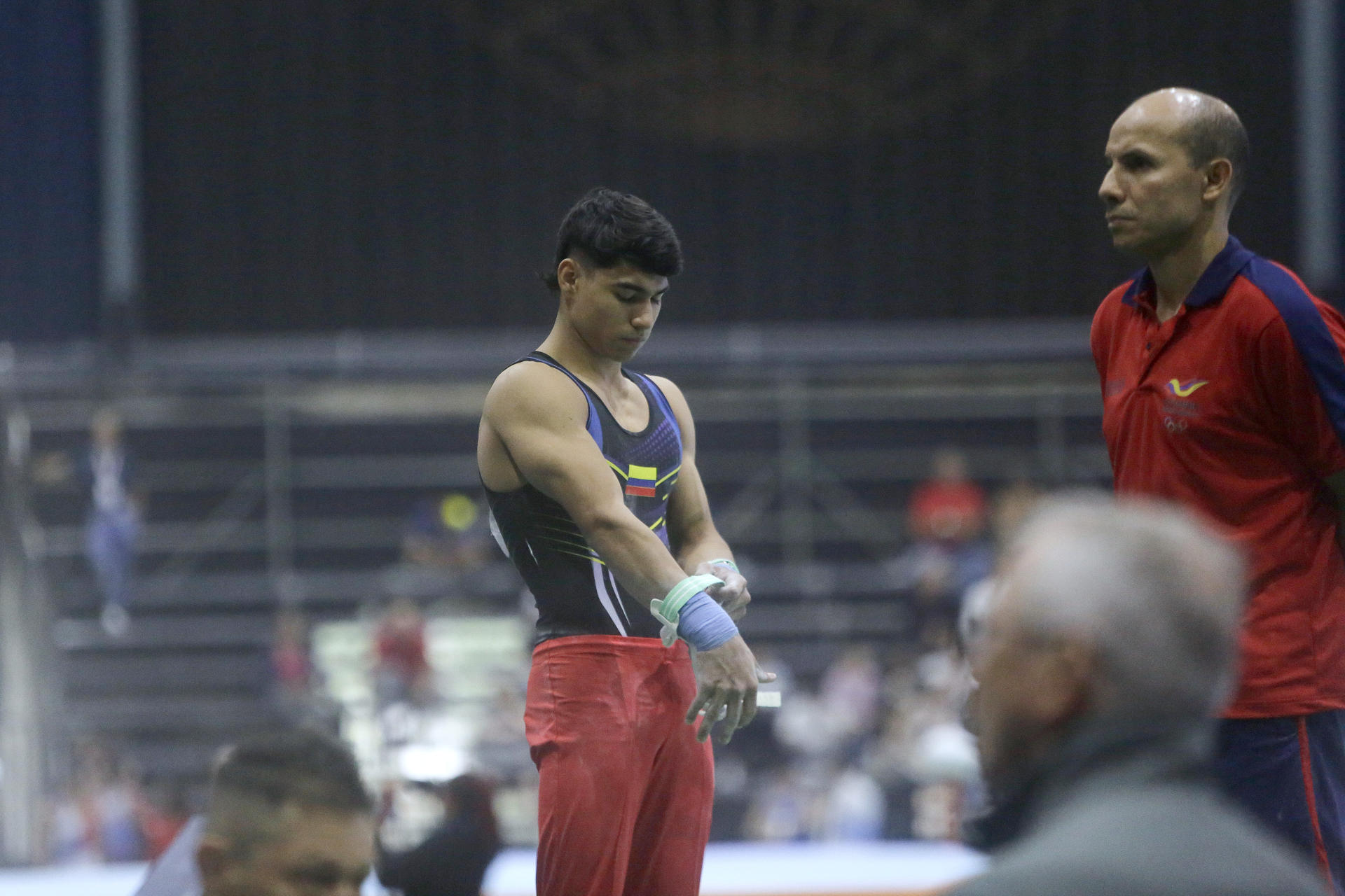 El gimnasta colombiano Ángel Barajas, medallista de plata en barra fija en los Juegos Olímpicos de París 2024. EFE/ Carlos Lemos