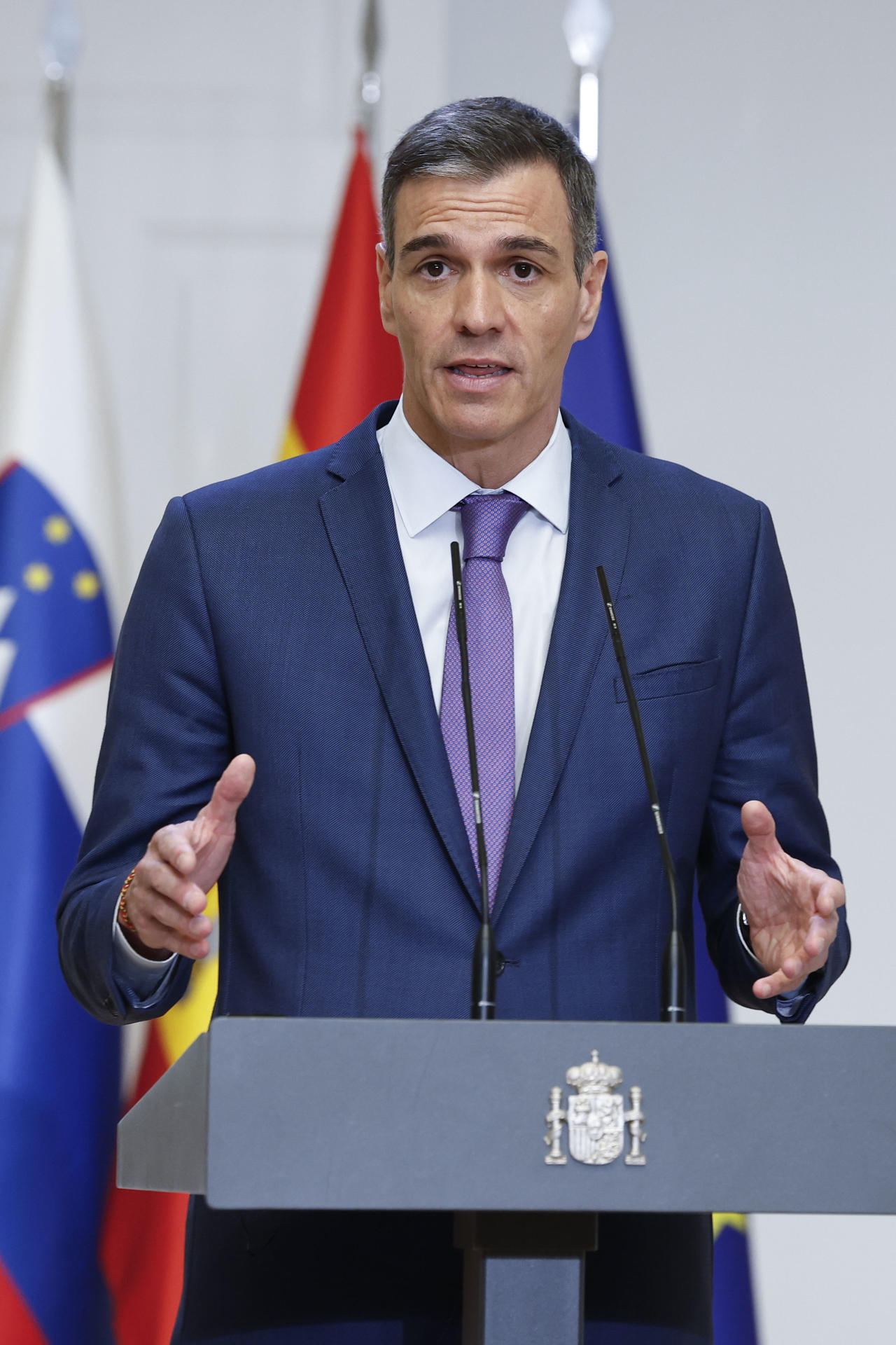 Imagen de archivo del presidente del Gobierno español, Pedro Sánchez durante la rueda de prensa tras su encuentro con el primer ministro de Eslovenia, Robert Golob, el 29 de mayo de 2025. EFE/ Chema Moya/Archivo