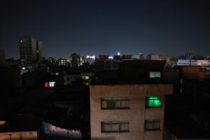 Imagen nocturna de uno de los ataques israelíes sobre la ciudad de Teheran. EFE/EPA/ABEDIN TAHERKENAREH