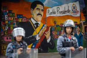 Fotografía que muestra un mural con la imagen del presidente de Venezuela, Nicolás Maduro, este jueves durante una manifestación en apoyo a Irán en Caracas (Venezuela). EFE/ Miguel Gutiérrez