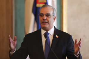 Fotografía de archivo del presidente de República Dominicana, Luis Abinader, durante una alocución en el Palacio Nacional, en Santo Domingo (República Dominicana). EFE/Orlando Barría