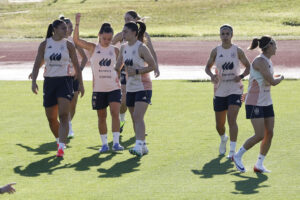 La selección española femenina de fútbol ultima este jueves la puesta a punto para la disputa el viernes del único encuentro preparatorio para la Eurocopa de Suiza 2025, un amistoso ante la potente Japón en Las Rozas (Madrid). EFE/Chema Moya