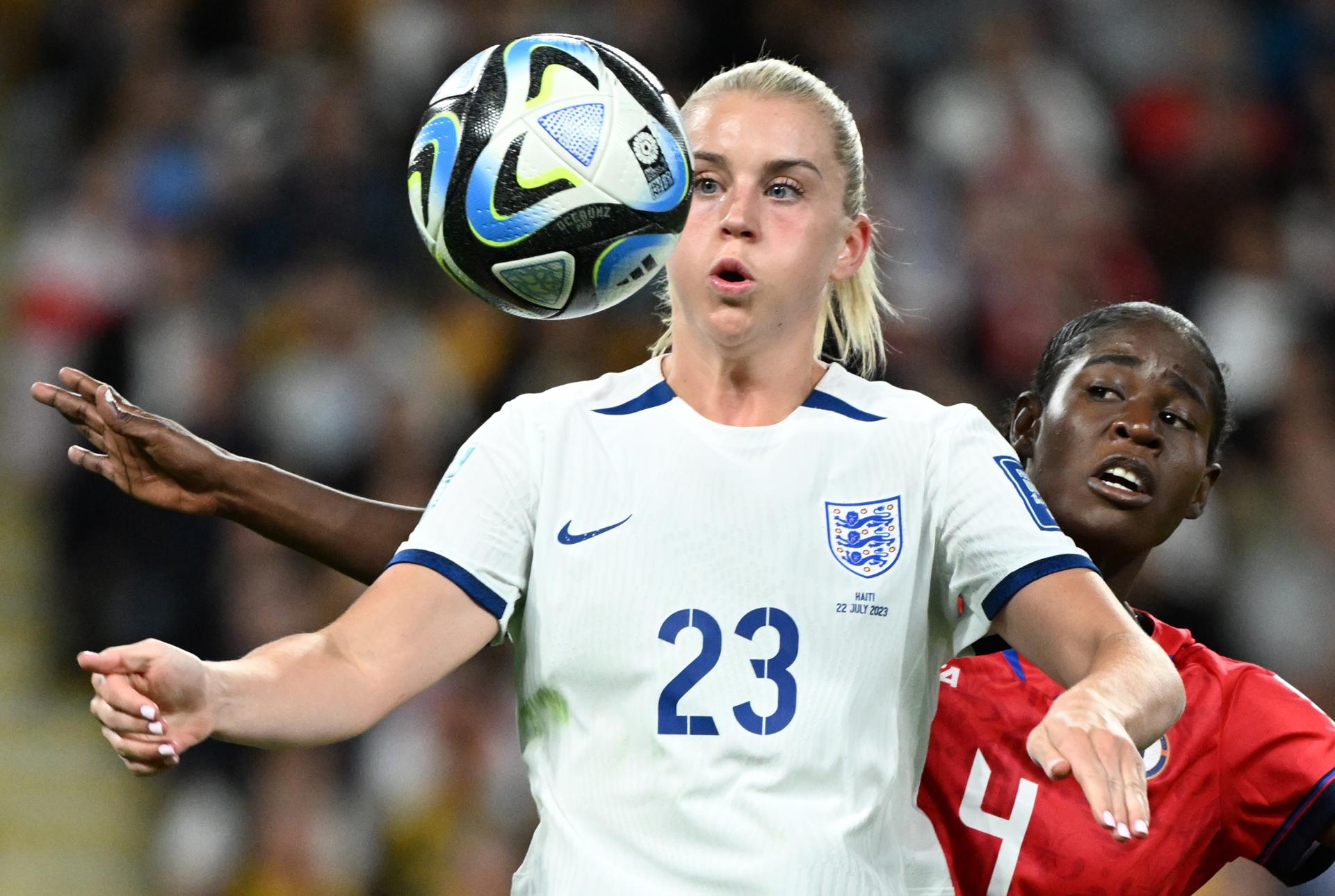 La jugadora inglesa Alessia Russo (iz). EFE/EPA/DARREN ENGLAND