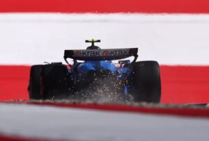 El piloto español de Williams Carlos Sainz Jr en la clasificación del Gran Premio de Austria en Spielberg, Austria. EFE/EPA/ANNA SZILAGYI