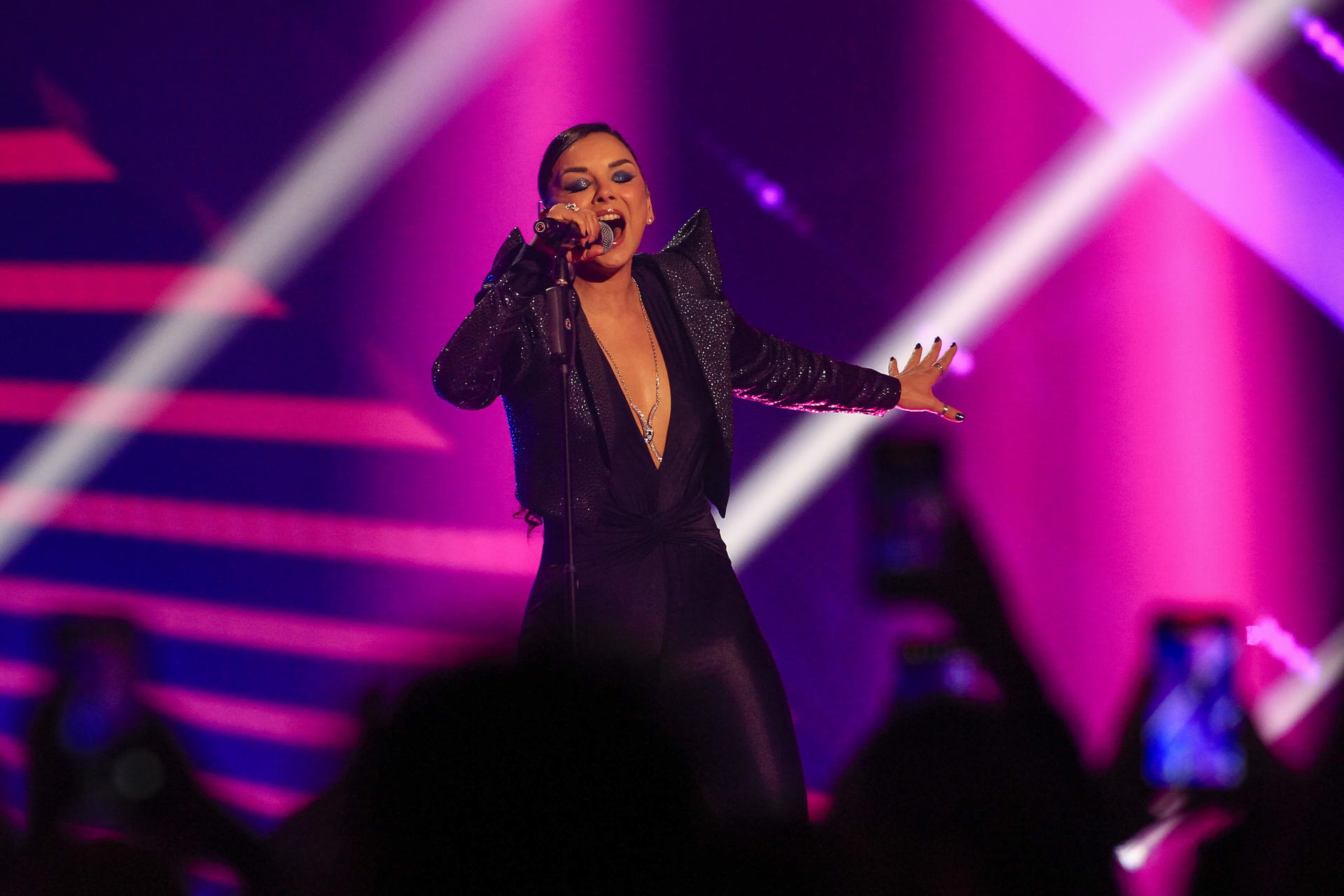 La cantante Chenoa durante su actuación en la segunda semifinal del BenidormFest 2025 EFE/Archivo/ Morell