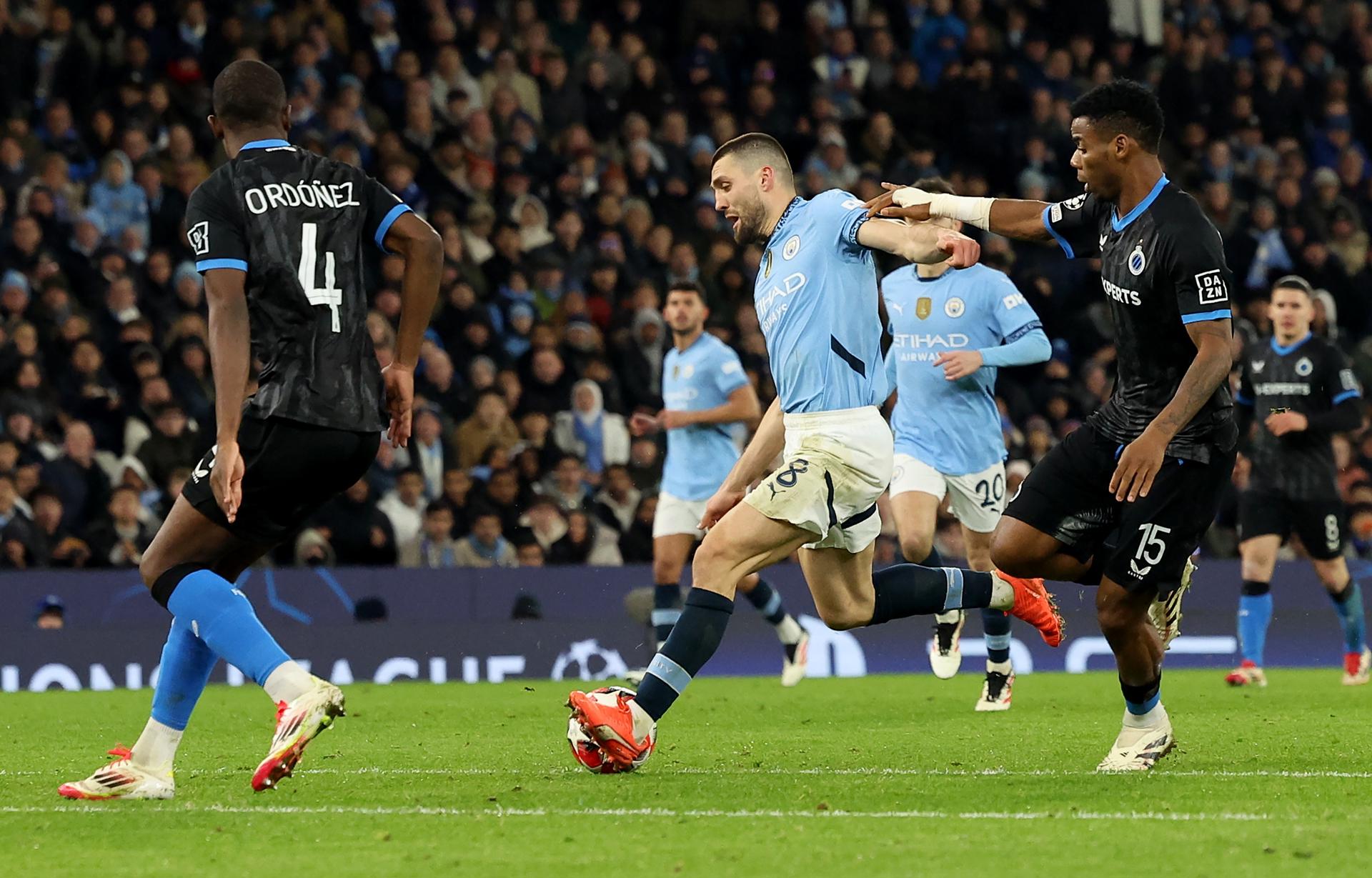 Mateo Kovacic (C) del Manchester City en una imagen de archivo de esta temporada. EFE/EPA/ADAM VAUGHAN