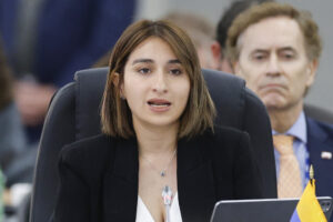 La ministra de Relaciones Exteriores de Colombia, Laura Sarabia, habla durante la 55ª Asamblea General de la OEA este 26 de junio de 2025, en Saint John’s (Antigua y Barbuda). EFE/ Bienvenido Velasco