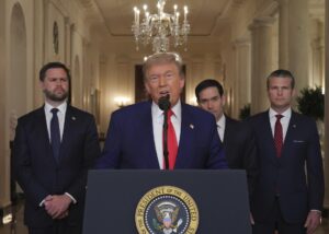 El presidente de Estados Unidos, Donald Trump, pronuncia un discurso a la nación, este sábado, 21 de junio, en la Casa Blanca, en Washington DC (EE.UU.) EFE/Carlos Barria/Pool