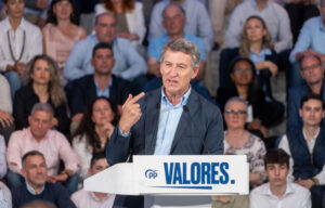 SANTANDER, 07/06/2025.- El presidente del PP, Alberto Núñez Feijóo, durante su intervención en la presentación este sábado en Santander, de su candidatura a la reelección en el próximo congreso nacional, que se celebrará en julio. EFE/ROMÁN G. AGUILERA