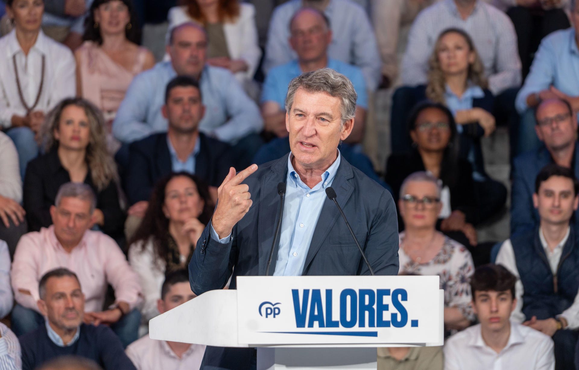 SANTANDER, 07/06/2025.- El presidente del PP, Alberto Núñez Feijóo, durante su intervención en la presentación este sábado en Santander, de su candidatura a la reelección en el próximo congreso nacional, que se celebrará en julio. EFE/ROMÁN G. AGUILERA