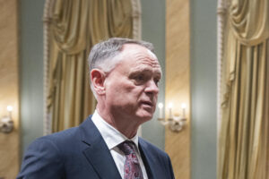 Fotografía de archivo del ministro de Defensa de Canadá, David McGuinty, en el Rideau Hall de Ottawa (Canadá). EFE/ EPA/ Spencer Colby ARCHIVO