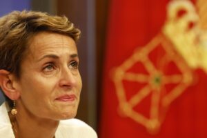 La presidenta de Navarra y secretaria general del PSN-PSOE, María Chivite, comparece este jueves ante los medios de comunicación tras conocerse la dimisión del dirigente socialista y diputado navarro Santos Cerdán. EFE/Jesus Diges.