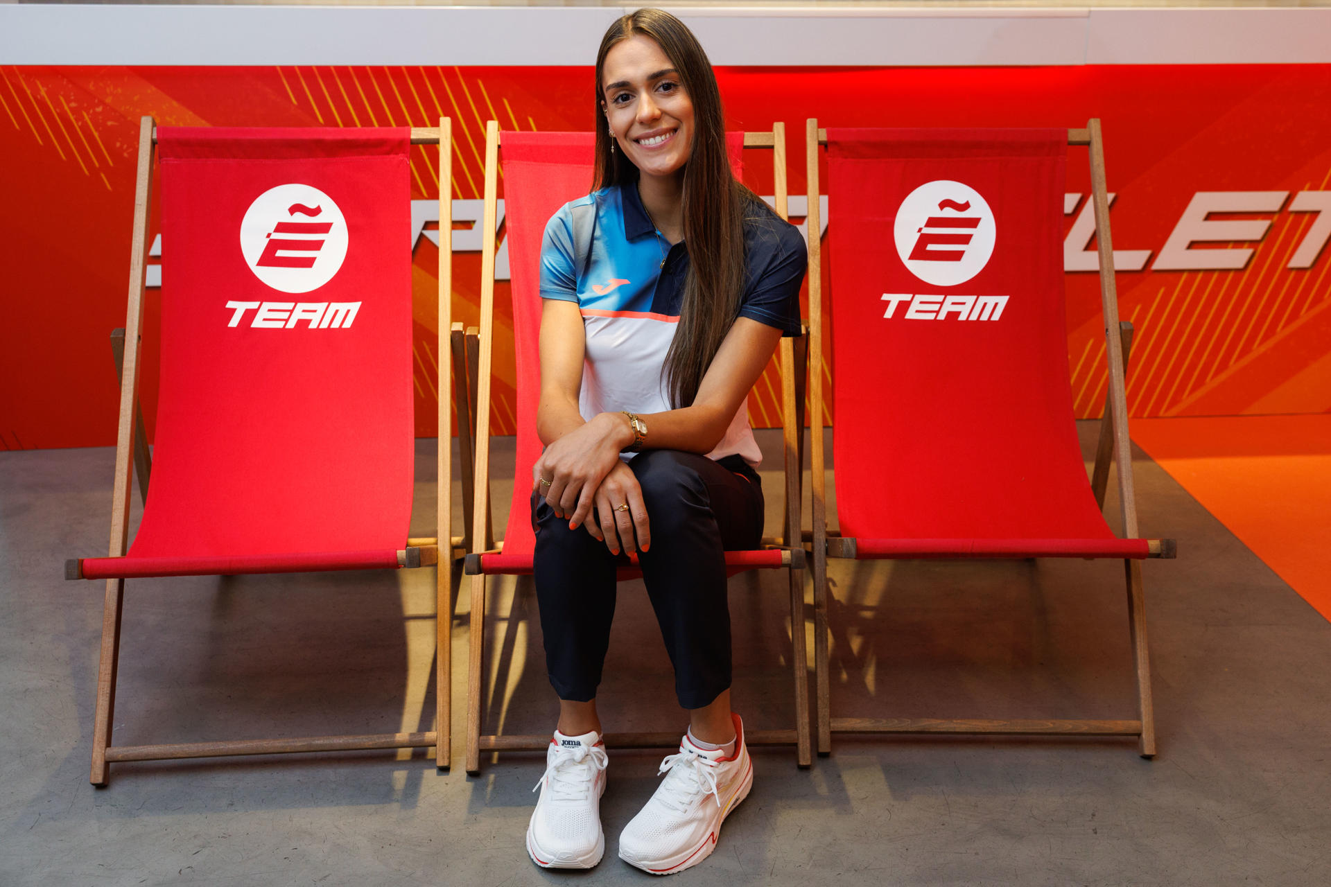 María González Sanchís afronta su primera competición con la selección española absoluta en el Europeo de naciones de Madrid. Lo hace tras una llamada de última hora del seleccionador, José Peiró, para sustituir en el concurso de triple salto a Ana Peleteiro, una "referente" y a la cuál le "encantaría aspirar a lo que es como atleta". EFE/Sergio Pérez