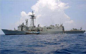 Imagen de archivo de la fragata "Navarra", que participa en la Operación Atalanta contra la piratería en aguas del océano Indico. EFE/EU Navfor