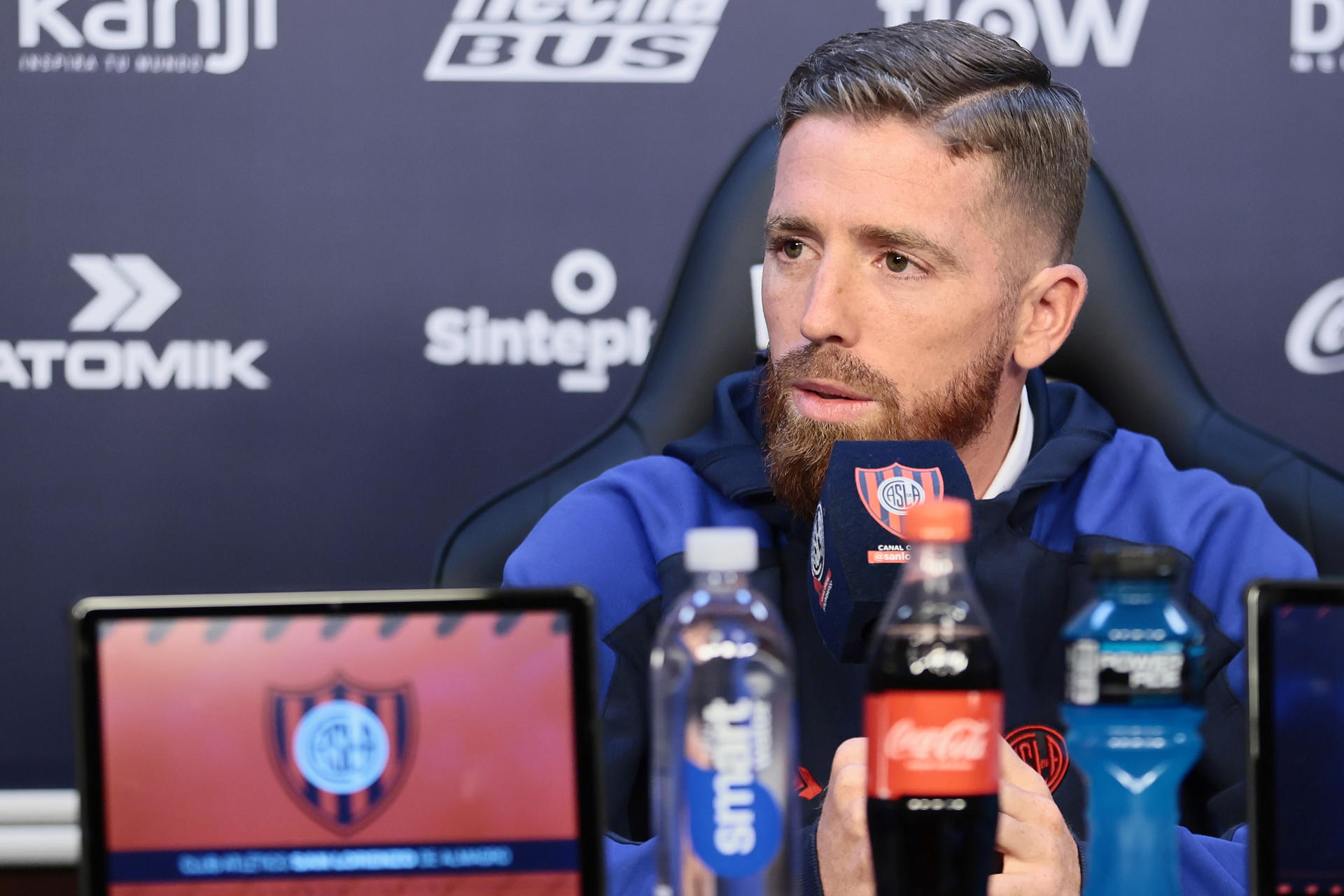 El español Iker Muniain habló este viernes en Buenos Airs sobre su futuro a partir de su desvinculación del San Lorenzo argentino. EFE/ Adán González