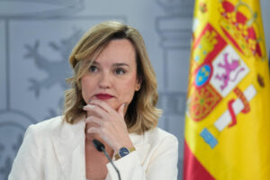 La portavoz del Gobierno, Pilar Alegría durante la rueda de prensa posterior a la reunión del Consejo de Ministros, este martes en el Palacio de la Moncloa. EFE/ Borja Sanchez-trillo
