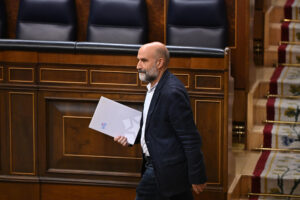 El diputado del BNG Néstor Rego en la sesión plenaria del Congreso de los Diputados celebrada este martes en Madrid. EFE/Fernando Villar