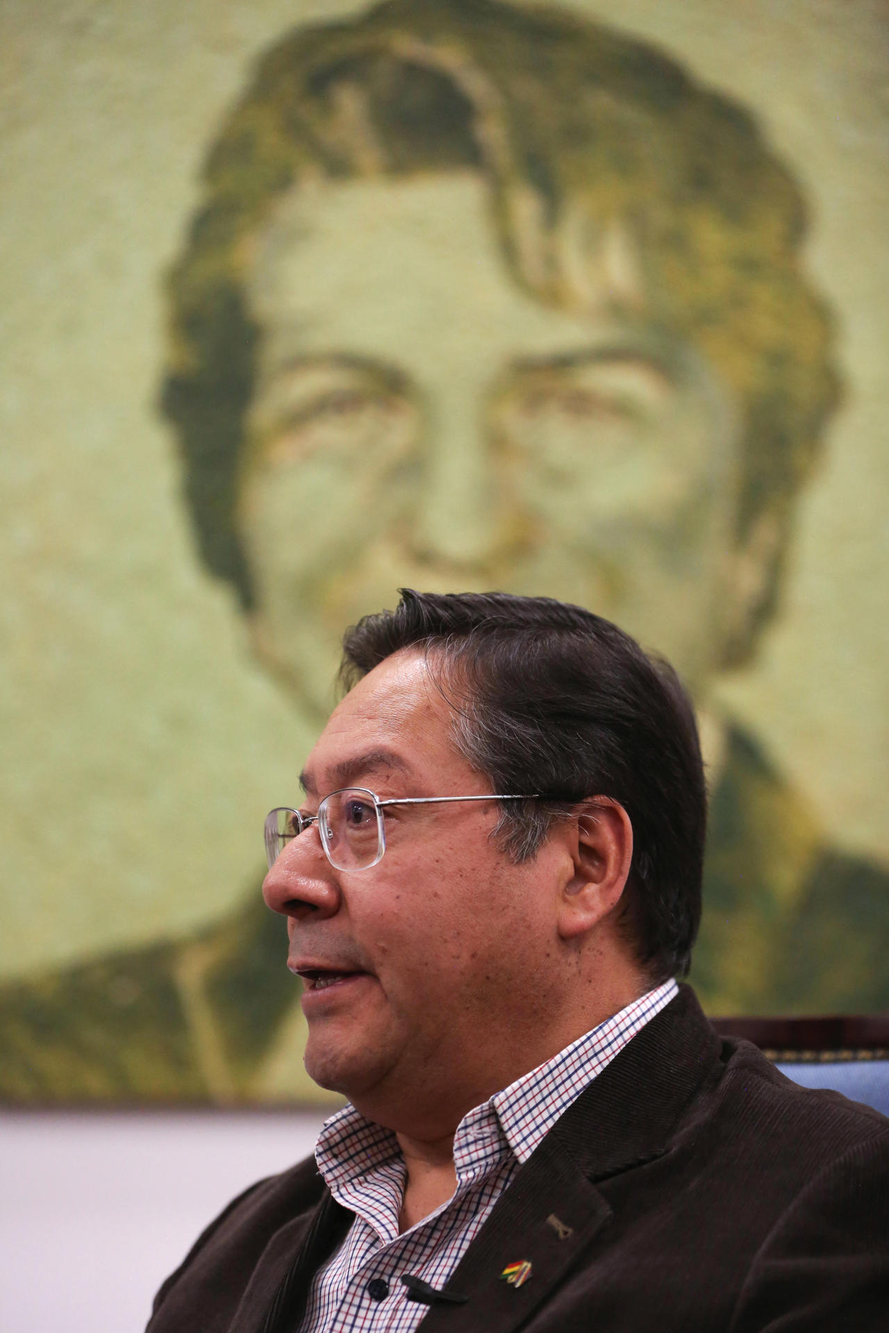 El presidente de Bolivia, Luis Arce, habla durante una entrevista con EFE este miércoles, en La Paz (Bolivia). EFE/ Luis Gandarillas