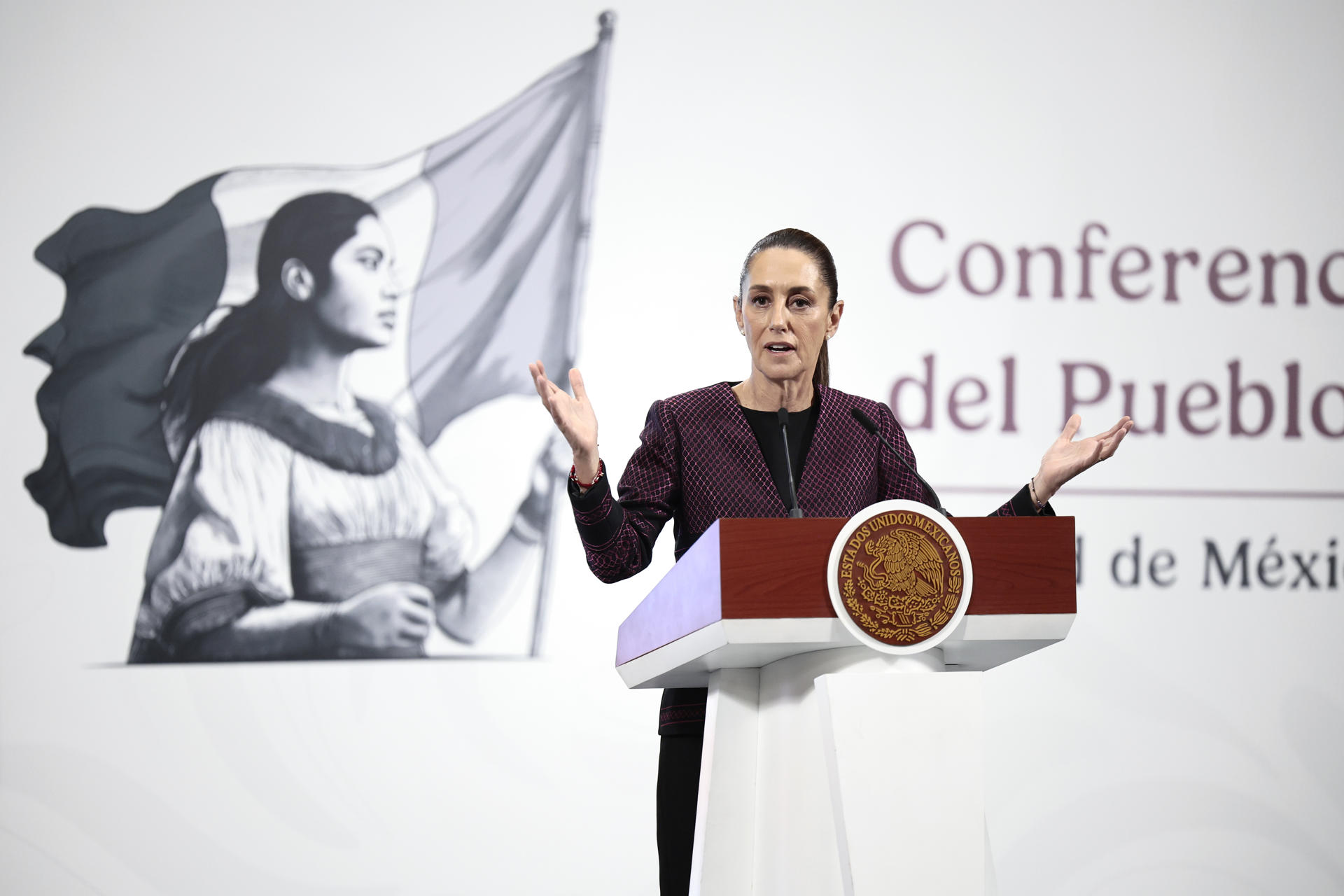 La presidenta de México, Claudia Sheinbaum, habla durante una rueda de prensa este miércoles, en el Palacio Nacional, en Ciudad de México (México). EFE/ José Méndez