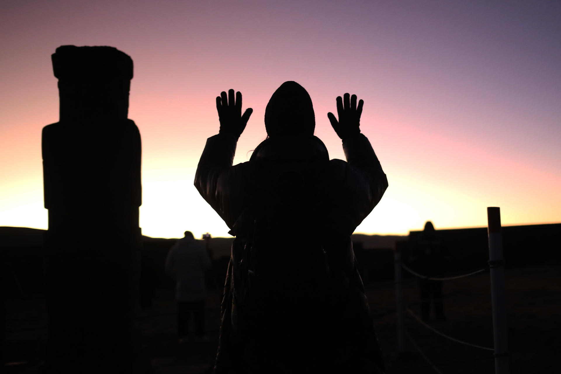 Una mujer aimara participa en la celebración del Año Nuevo Andino 5533 o 'Willka Kuti' en aimara este sábado, en Tiahuanaco (Bolivia). EFE/ Luis Gandarillas