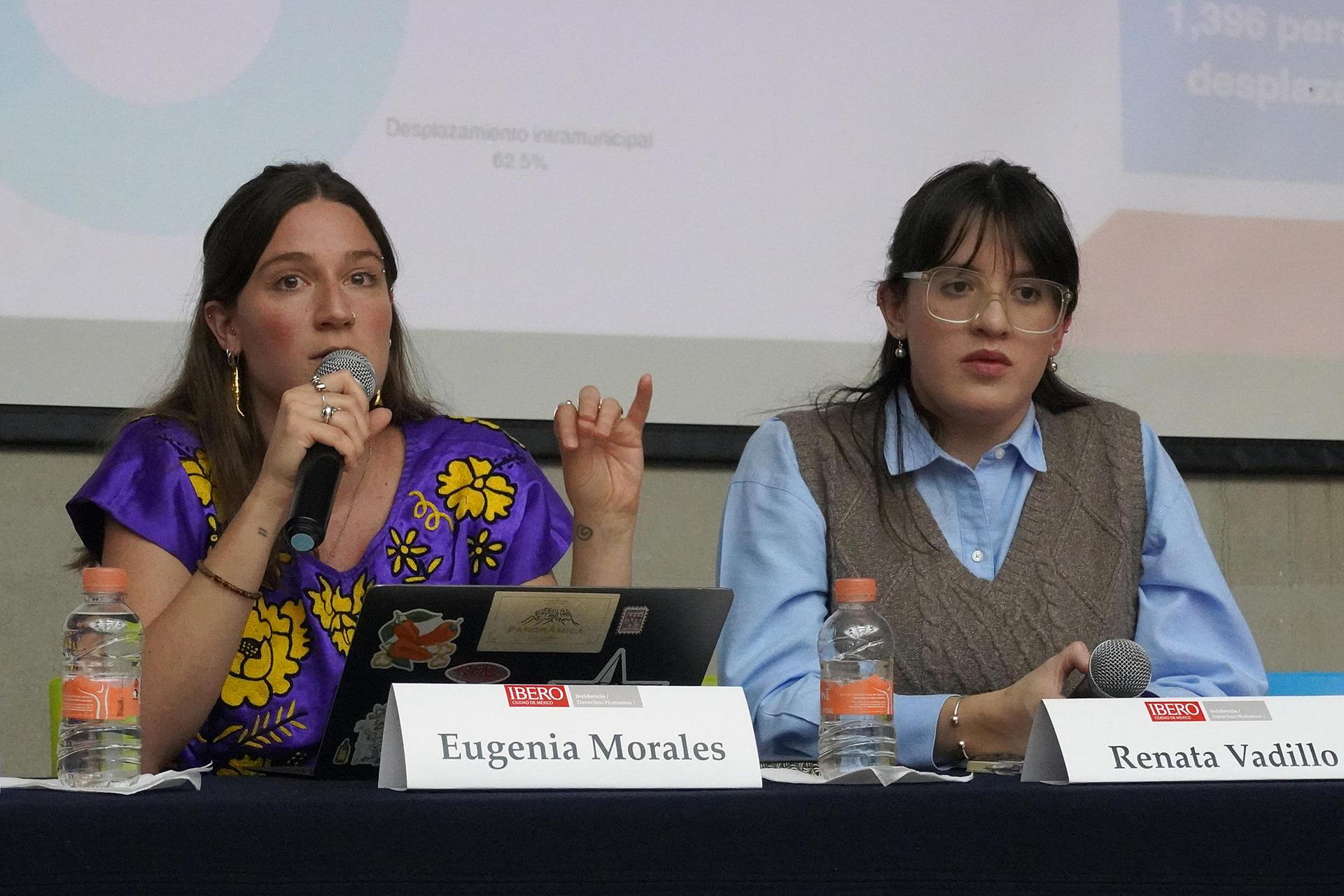 Las investigadoras del Programa de Derechos Humanos Ibero (PDH), Eugenia Morales (i) y Renata Vadillo participan durante una rueda de prensa este jueves, en Ciudad en México (México). EFE/ María Julia Castañeda